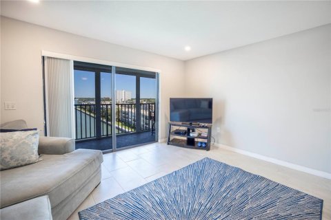 Condo in South Pasadena, Florida, 2 bedrooms  № 2195745 - photo 30