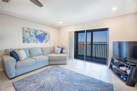 Condo in South Pasadena, Florida, 2 bedrooms  № 2195745 - photo 28