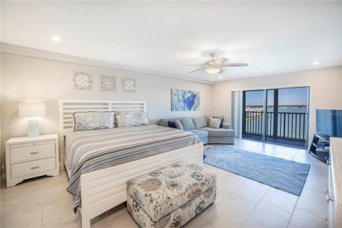 Condo in South Pasadena, Florida, 2 bedrooms  № 2195745 - photo 26