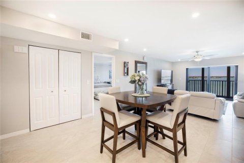 Condo in South Pasadena, Florida, 2 bedrooms  № 2195745 - photo 15