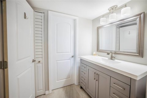 Condo in South Pasadena, Florida, 2 bedrooms  № 2195745 - photo 23