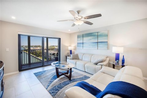 Condo in South Pasadena, Florida, 2 bedrooms  № 2195745 - photo 19