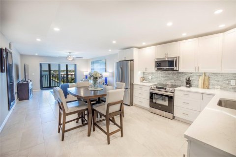 Condo in South Pasadena, Florida, 2 bedrooms  № 2195745 - photo 12