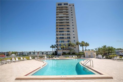 Condo in South Pasadena, Florida, 2 bedrooms  № 2195745 - photo 8