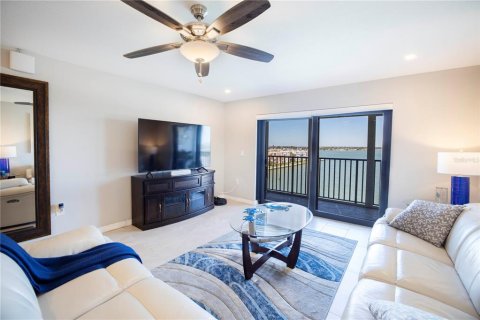 Condo in South Pasadena, Florida, 2 bedrooms  № 2195745 - photo 18