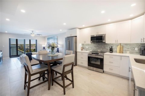 Condo in South Pasadena, Florida, 2 bedrooms  № 2195745 - photo 10
