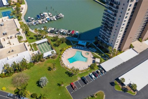 Condo in South Pasadena, Florida, 2 bedrooms  № 2195745 - photo 7
