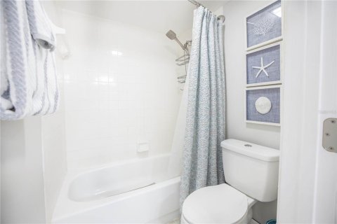 Condo in South Pasadena, Florida, 2 bedrooms  № 2195745 - photo 25