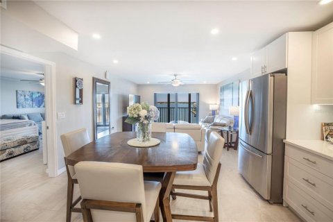 Condo in South Pasadena, Florida, 2 bedrooms  № 2195745 - photo 13
