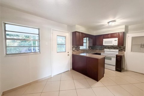 Casa en venta en Dade City, Florida, 2 dormitorios, 80.27 m2 № 2386399 - foto 5