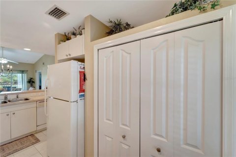 Condo in Punta Gorda, Florida, 2 bedrooms  № 1618082 - photo 12