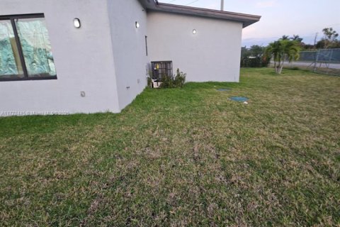 Casa en venta en Miami, Florida, 4 dormitorios № 1864319 - foto 11