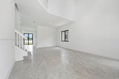 Купить виллу или дом в Хомстед, Флорида 5 спален, 298.68м2, № 1937299 - фото 4