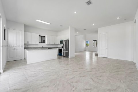 Купить виллу или дом в Хомстед, Флорида 5 спален, 298.68м2, № 1937299 - фото 12