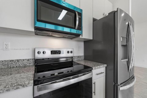 Купить виллу или дом в Хомстед, Флорида 5 спален, 298.68м2, № 1937299 - фото 17