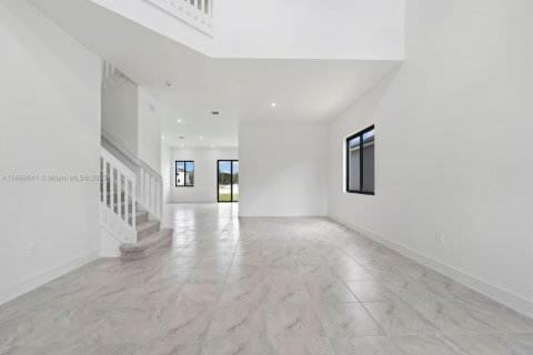 Купить виллу или дом в Хомстед, Флорида 5 спален, 298.68м2, № 1937299 - фото 5