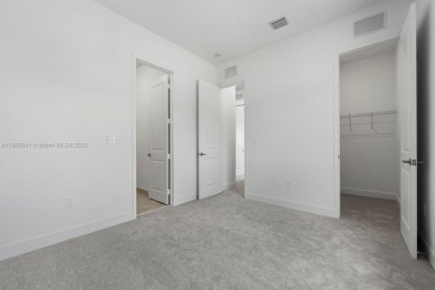 Купить виллу или дом в Хомстед, Флорида 5 спален, 298.68м2, № 1937299 - фото 30