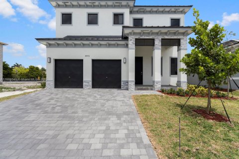 Купить виллу или дом в Хомстед, Флорида 5 спален, 298.68м2, № 1937299 - фото 3
