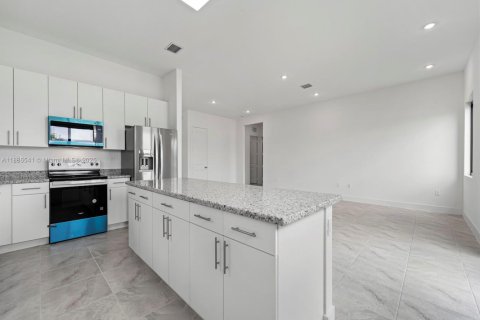 Купить виллу или дом в Хомстед, Флорида 5 спален, 298.68м2, № 1937299 - фото 16