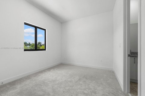 Купить виллу или дом в Хомстед, Флорида 5 спален, 298.68м2, № 1937299 - фото 29