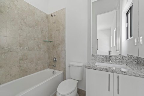 Купить виллу или дом в Хомстед, Флорида 5 спален, 298.68м2, № 1937299 - фото 28