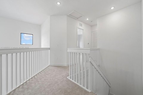 Купить виллу или дом в Хомстед, Флорида 5 спален, 298.68м2, № 1937299 - фото 25