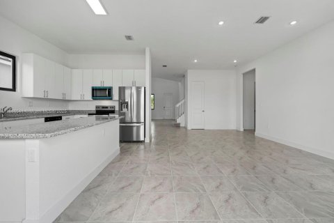 Купить виллу или дом в Хомстед, Флорида 5 спален, 298.68м2, № 1937299 - фото 18