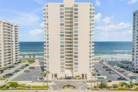 Condominio en Daytona Beach, Florida, 2 dormitorios  № 2122443