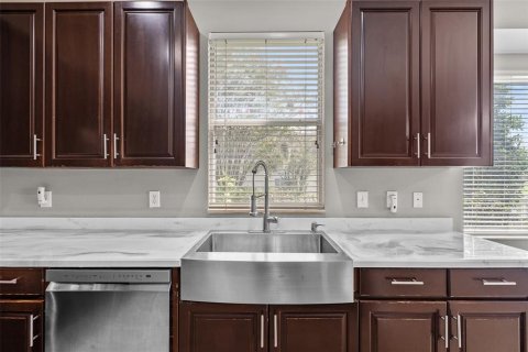 Villa ou maison à vendre à Zephyrhills, Floride: 5 chambres, 292.83 m2 № 1904809 - photo 10