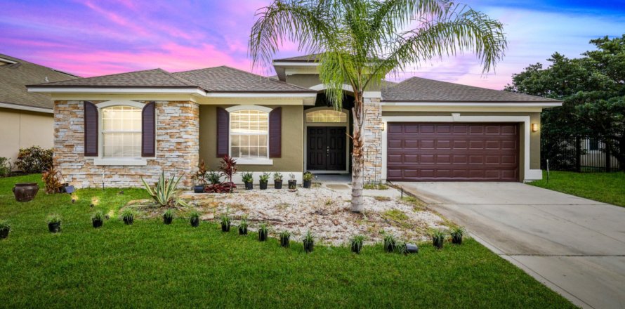 House in Jacksonville, Florida 4 bedrooms, 218.23 sq.m. № 817830