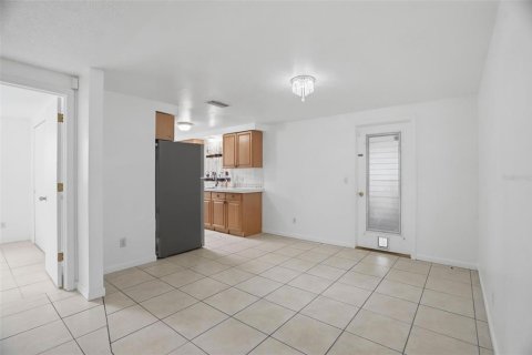 House in Pinellas Park, Florida 4 bedrooms, 113.81 sq.m. № 2216013 - photo 15