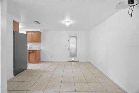 House in Pinellas Park, Florida 4 bedrooms, 113.81 sq.m. № 2216013 - photo 14