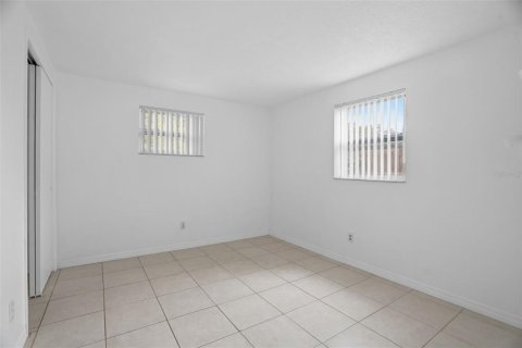 House in Pinellas Park, Florida 4 bedrooms, 113.81 sq.m. № 2216013 - photo 11