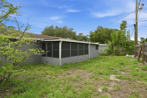 House in Pinellas Park, Florida 4 bedrooms, 113.81 sq.m. № 2216013 - photo 27