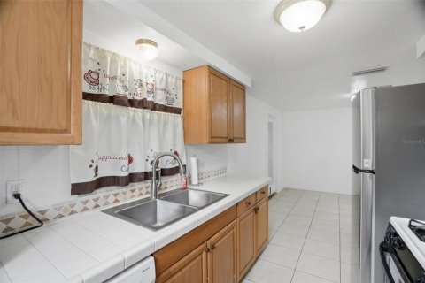 House in Pinellas Park, Florida 4 bedrooms, 113.81 sq.m. № 2216013 - photo 19