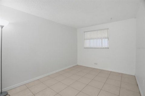 House in Pinellas Park, Florida 4 bedrooms, 113.81 sq.m. № 2216013 - photo 10