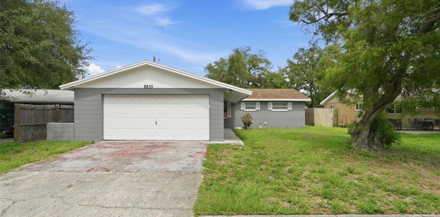 House in Pinellas Park, Florida 4 bedrooms, 113.81 sq.m. № 2216013