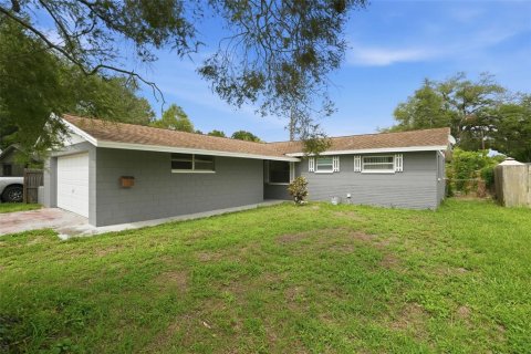House in Pinellas Park, Florida 4 bedrooms, 113.81 sq.m. № 2216013 - photo 3
