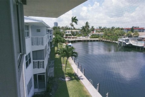Condominio en Hallandale Beach, Florida, 2 dormitorios  № 2260690