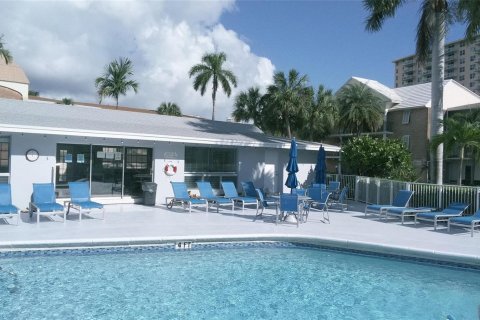 Condominio en venta en Hallandale Beach, Florida, 2 dormitorios, 97.55 m2 № 2260690 - foto 20