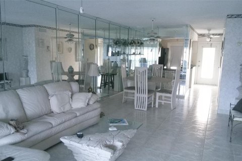 Condominio en venta en Hallandale Beach, Florida, 2 dormitorios, 97.55 m2 № 2260690 - foto 2