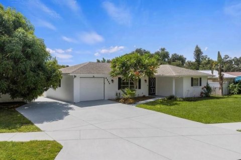 House in Sarasota, Florida 2 bedrooms, 108.23 sq.m. № 2366497
