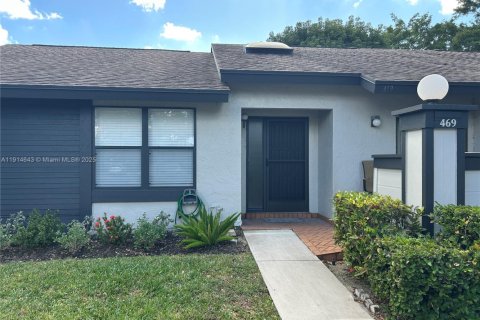 Villa ou maison à louer à Royal Palm Beach, Floride: 3 chambres, 120.59 m2 № 1970144 - photo 1
