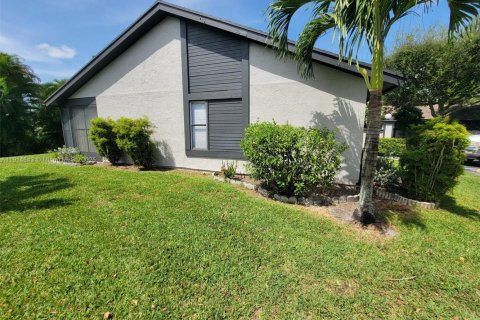 Villa ou maison à louer à Royal Palm Beach, Floride: 3 chambres, 120.59 m2 № 1970144 - photo 3