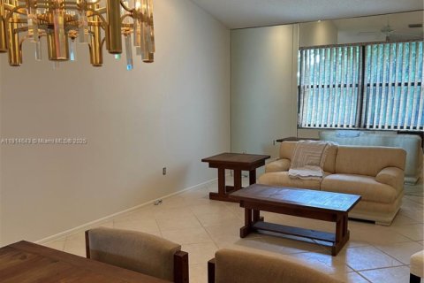 Villa ou maison à louer à Royal Palm Beach, Floride: 3 chambres, 120.59 m2 № 1970144 - photo 8