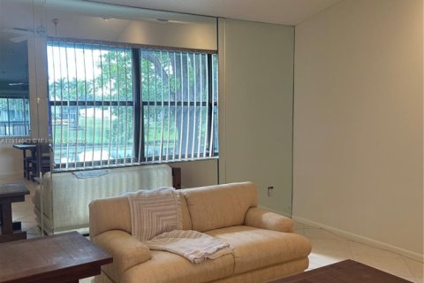 Villa ou maison à louer à Royal Palm Beach, Floride: 3 chambres, 120.59 m2 № 1970144 - photo 10