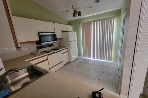 Villa ou maison à louer à Royal Palm Beach, Floride: 3 chambres, 120.59 m2 № 1970144 - photo 7