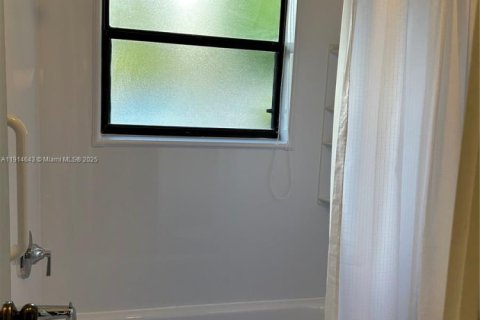 Villa ou maison à louer à Royal Palm Beach, Floride: 3 chambres, 120.59 m2 № 1970144 - photo 13