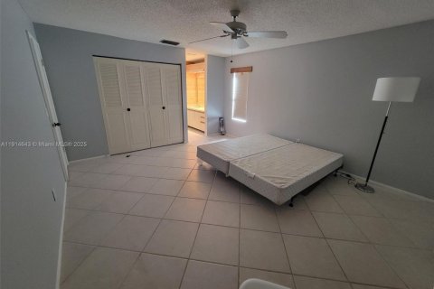 Villa ou maison à louer à Royal Palm Beach, Floride: 3 chambres, 120.59 m2 № 1970144 - photo 17