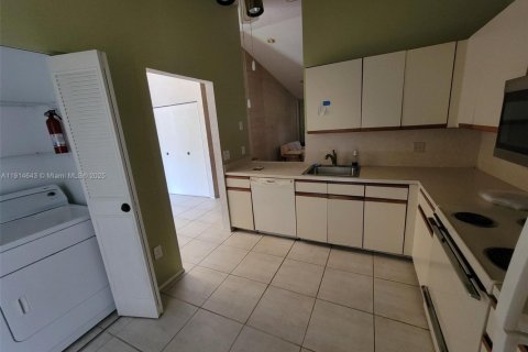 Villa ou maison à louer à Royal Palm Beach, Floride: 3 chambres, 120.59 m2 № 1970144 - photo 6